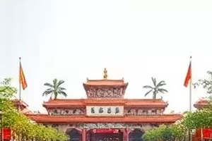 《外卖箱里的手写信》封面：打开的外卖箱中露出一封折叠信纸